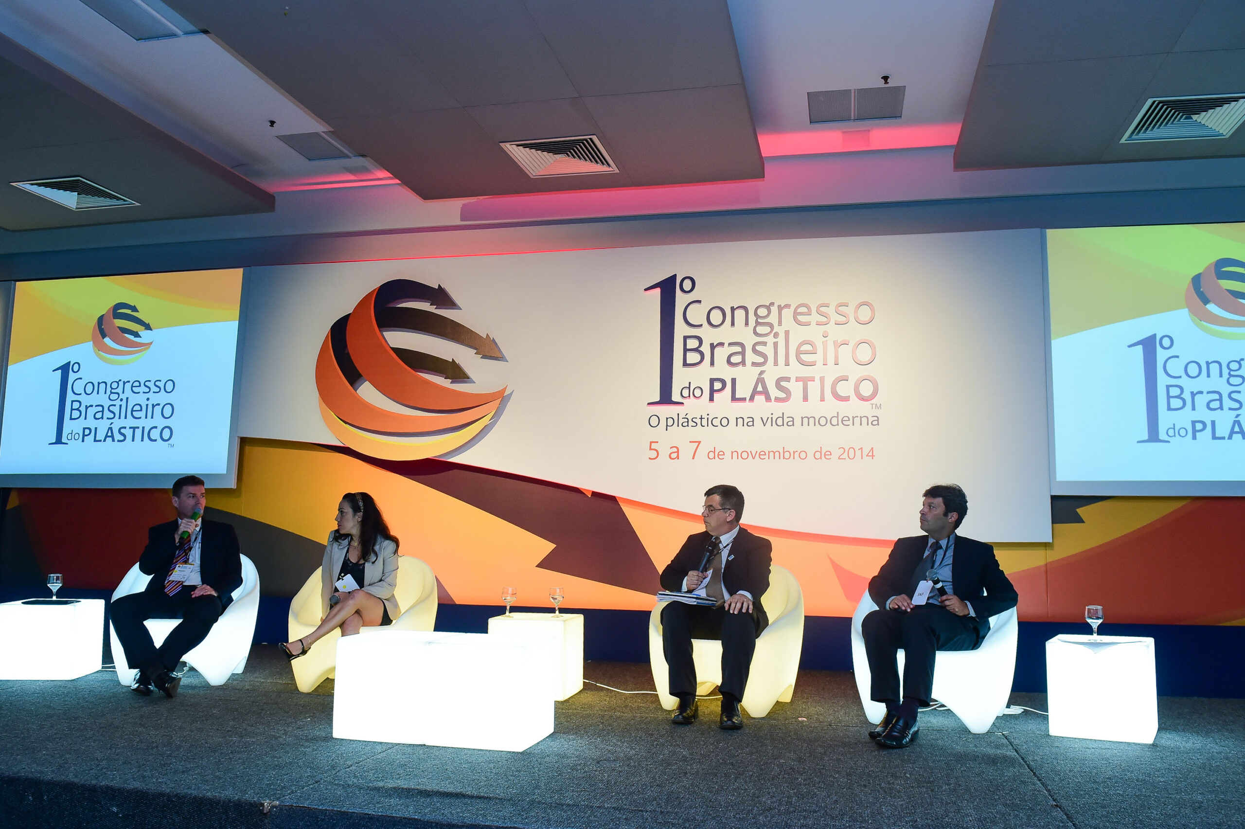 Porto Alegre-RS; 06/11/2014; Primeiro Congresso Brasileiro do Plástico, realizado nos dias 05, 06 e 07 de novembro na FIERGS em Porto Alegre. Foto: Vinícius Costa/ Agência Preview