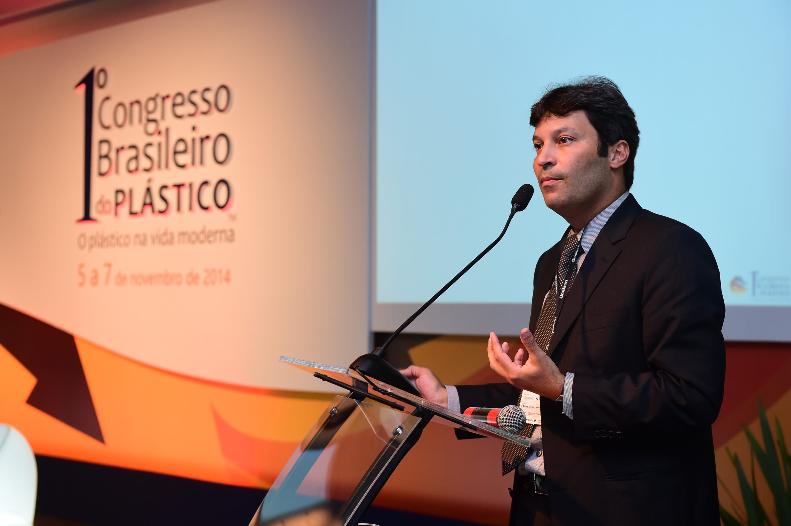 Porto Alegre-RS; 06/11/2014; Primeiro Congresso Brasileiro do Plástico, realizado nos dias 05, 06 e 07 de novembro na FIERGS em Porto Alegre. Foto: Vinícius Costa/ Agência Preview