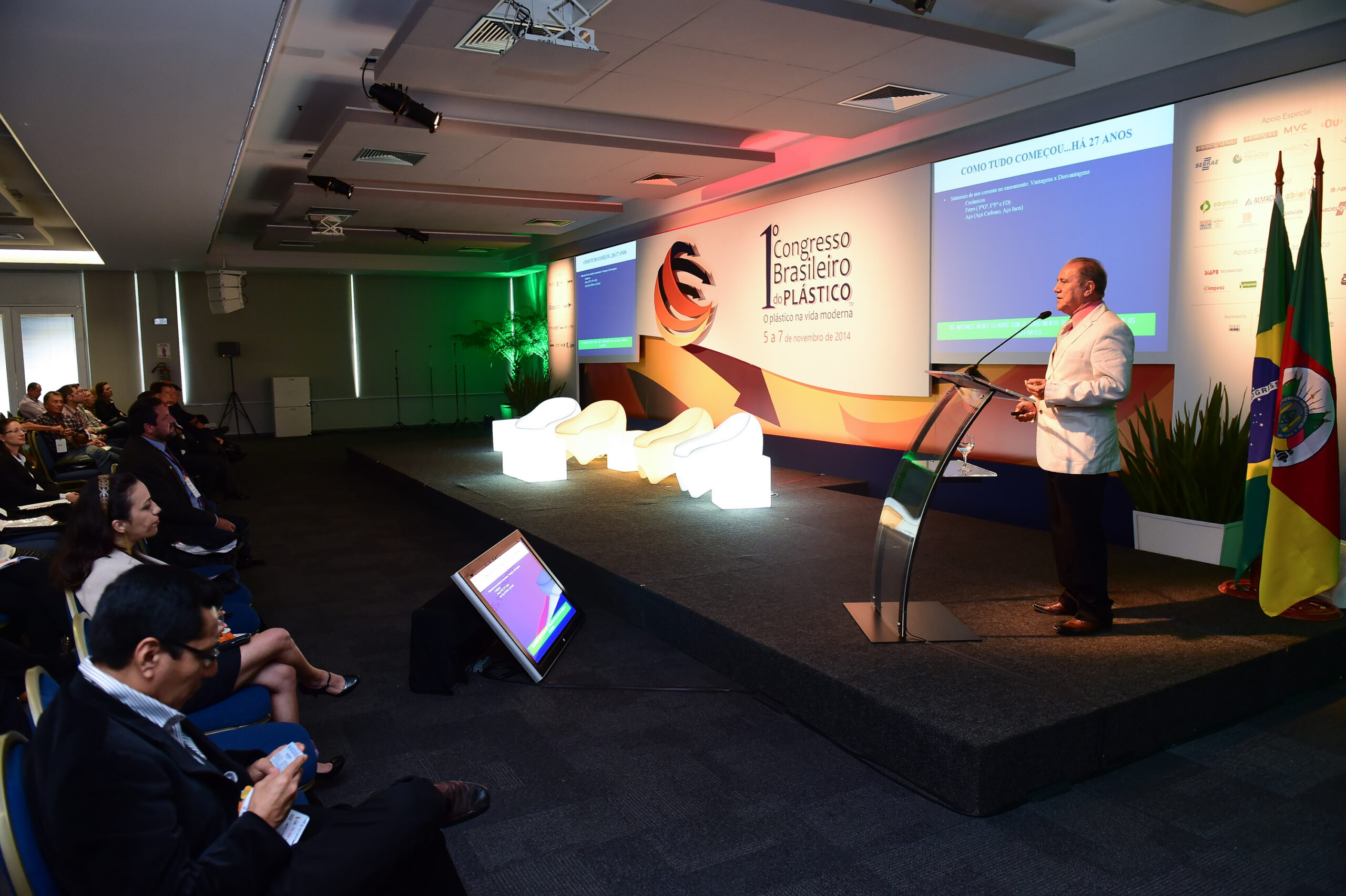 Porto Alegre-RS; 06/11/2014; Primeiro Congresso Brasileiro do Plástico, realizado nos dias 05, 06 e 07 de novembro na FIERGS em Porto Alegre. Foto: Vinícius Costa/ Agência Preview