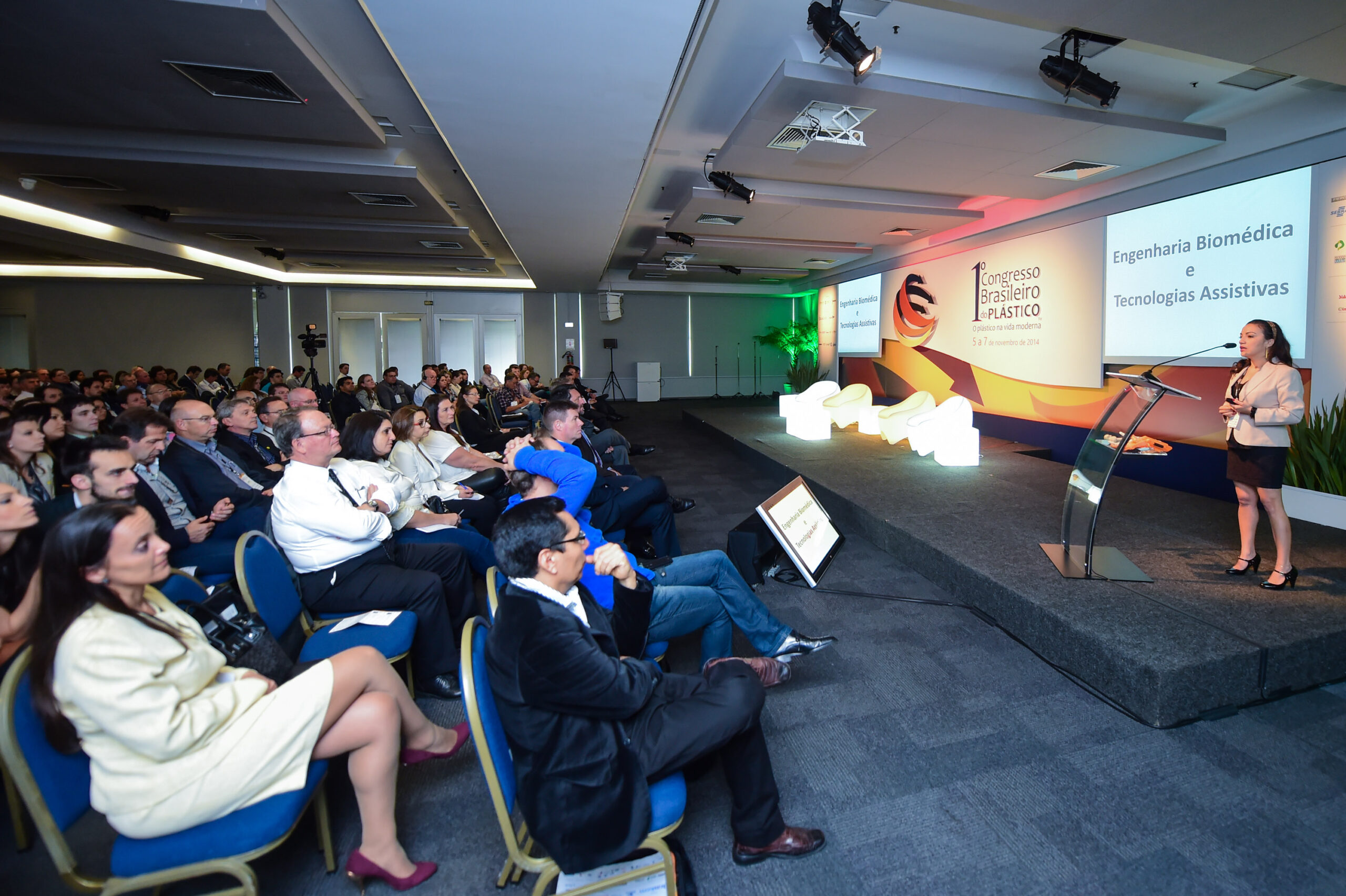 Porto Alegre-RS; 06/11/2014; Primeiro Congresso Brasileiro do Plástico, realizado nos dias 05, 06 e 07 de novembro na FIERGS em Porto Alegre. Foto: Vinícius Costa/ Agência Preview