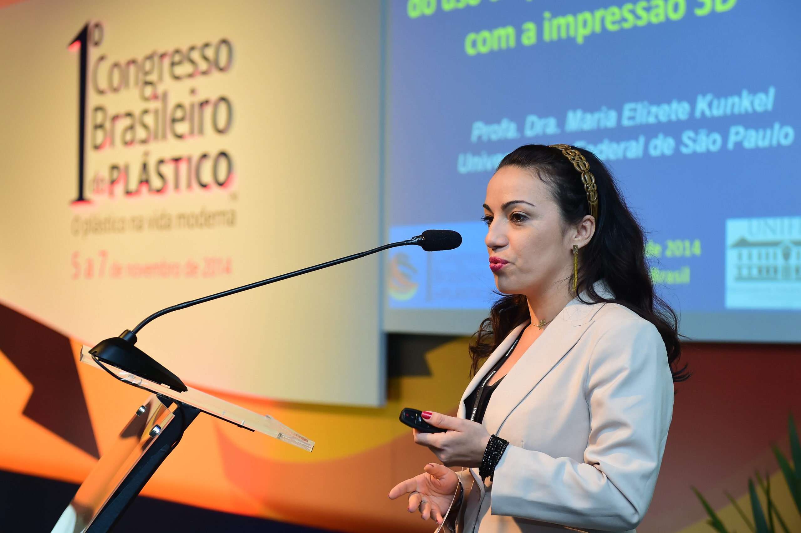 Porto Alegre-RS; 06/11/2014; Primeiro Congresso Brasileiro do Plástico, realizado nos dias 05, 06 e 07 de novembro na FIERGS em Porto Alegre. Foto: Vinícius Costa/ Agência Preview
