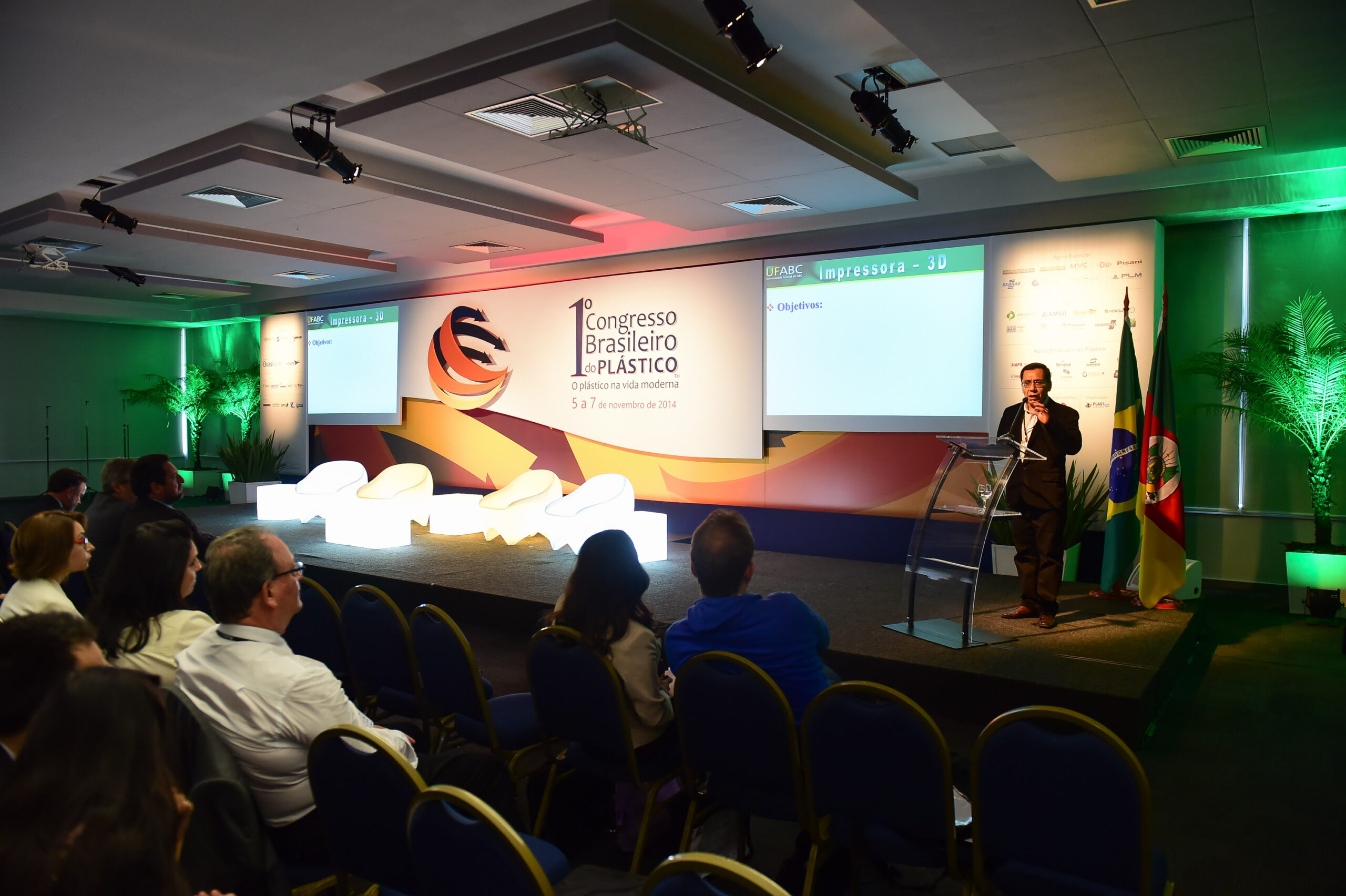 Porto Alegre-RS; 06/11/2014; Primeiro Congresso Brasileiro do Plástico, realizado nos dias 05, 06 e 07 de novembro na FIERGS em Porto Alegre. Foto: Vinícius Costa/ Agência Preview