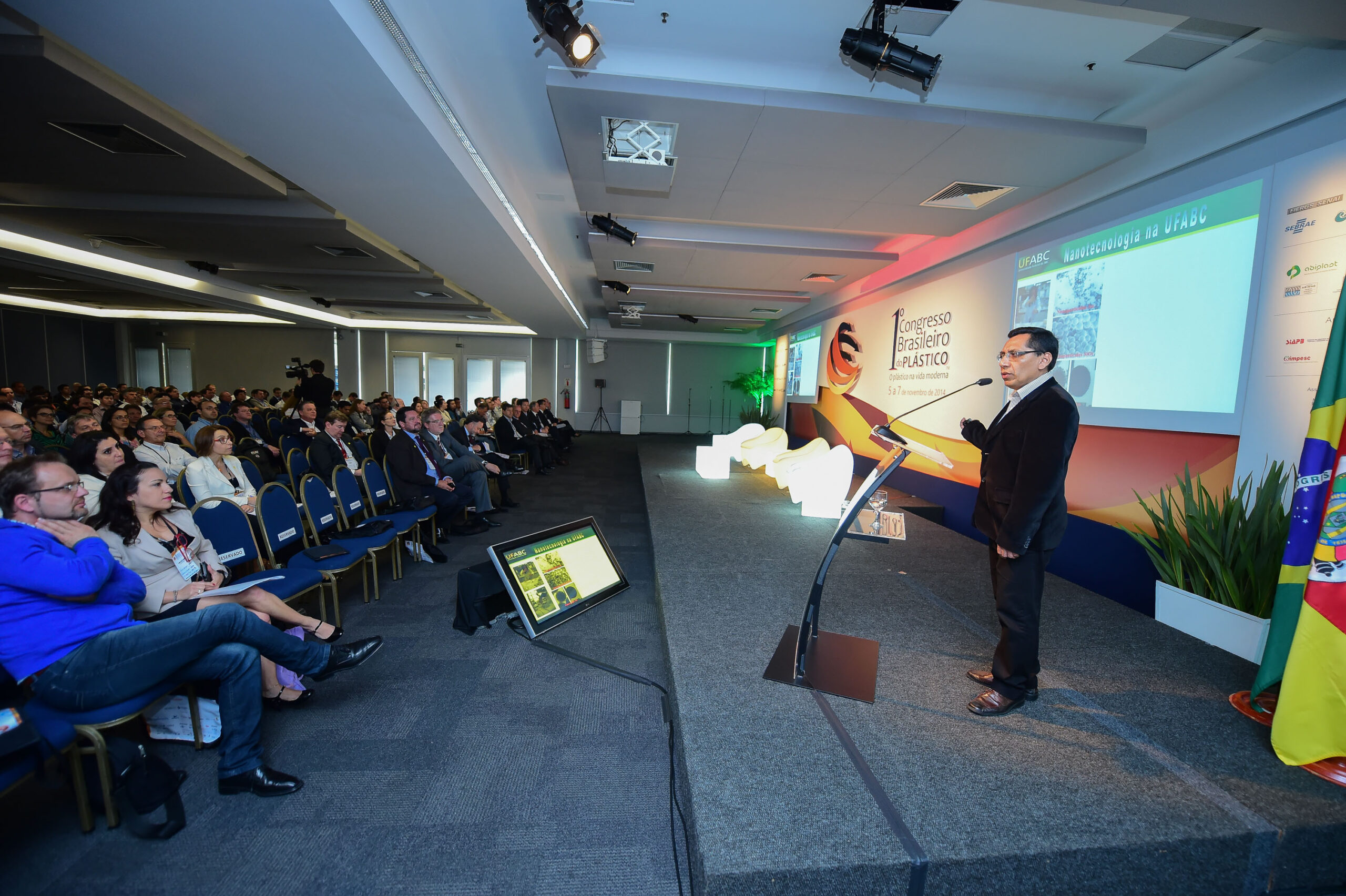 Porto Alegre-RS; 06/11/2014; Primeiro Congresso Brasileiro do Plástico, realizado nos dias 05, 06 e 07 de novembro na FIERGS em Porto Alegre. Foto: Vinícius Costa/ Agência Preview