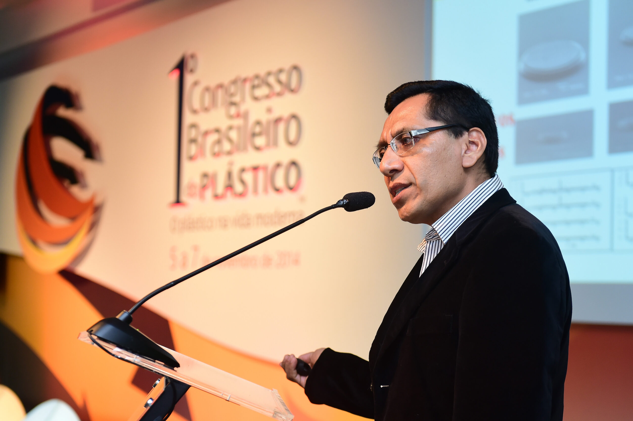 Porto Alegre-RS; 06/11/2014; Primeiro Congresso Brasileiro do Plástico, realizado nos dias 05, 06 e 07 de novembro na FIERGS em Porto Alegre. Foto: Vinícius Costa/ Agência Preview