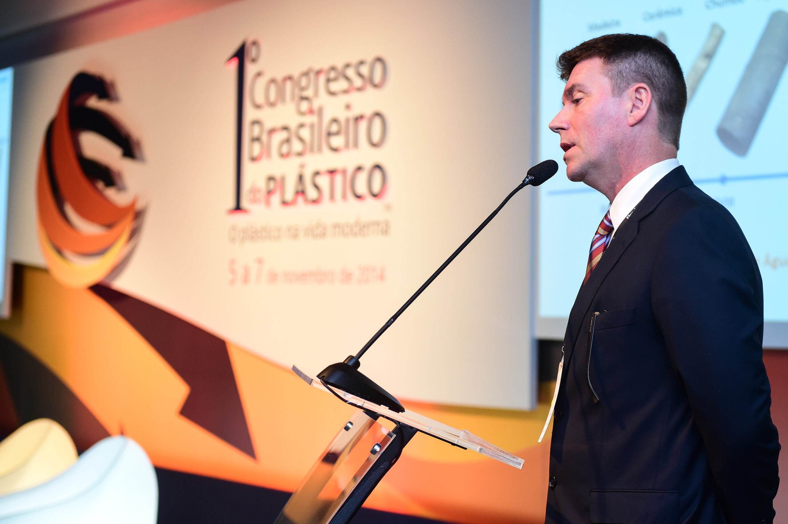 Porto Alegre-RS; 06/11/2014; Primeiro Congresso Brasileiro do Plástico, realizado nos dias 05, 06 e 07 de novembro na FIERGS em Porto Alegre. Foto: Vinícius Costa/ Agência Preview