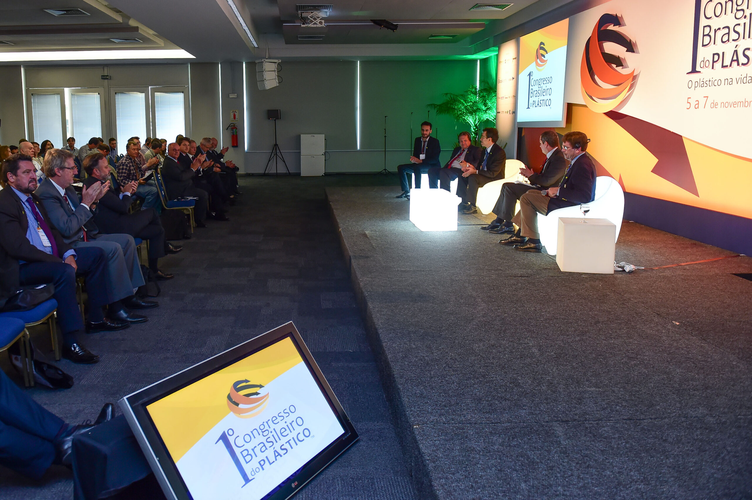 Porto Alegre-RS; 06/11/2014; Primeiro Congresso Brasileiro do Plástico, realizado nos dias 05, 06 e 07 de novembro na FIERGS em Porto Alegre. Foto: Vinícius Costa/ Agência Preview