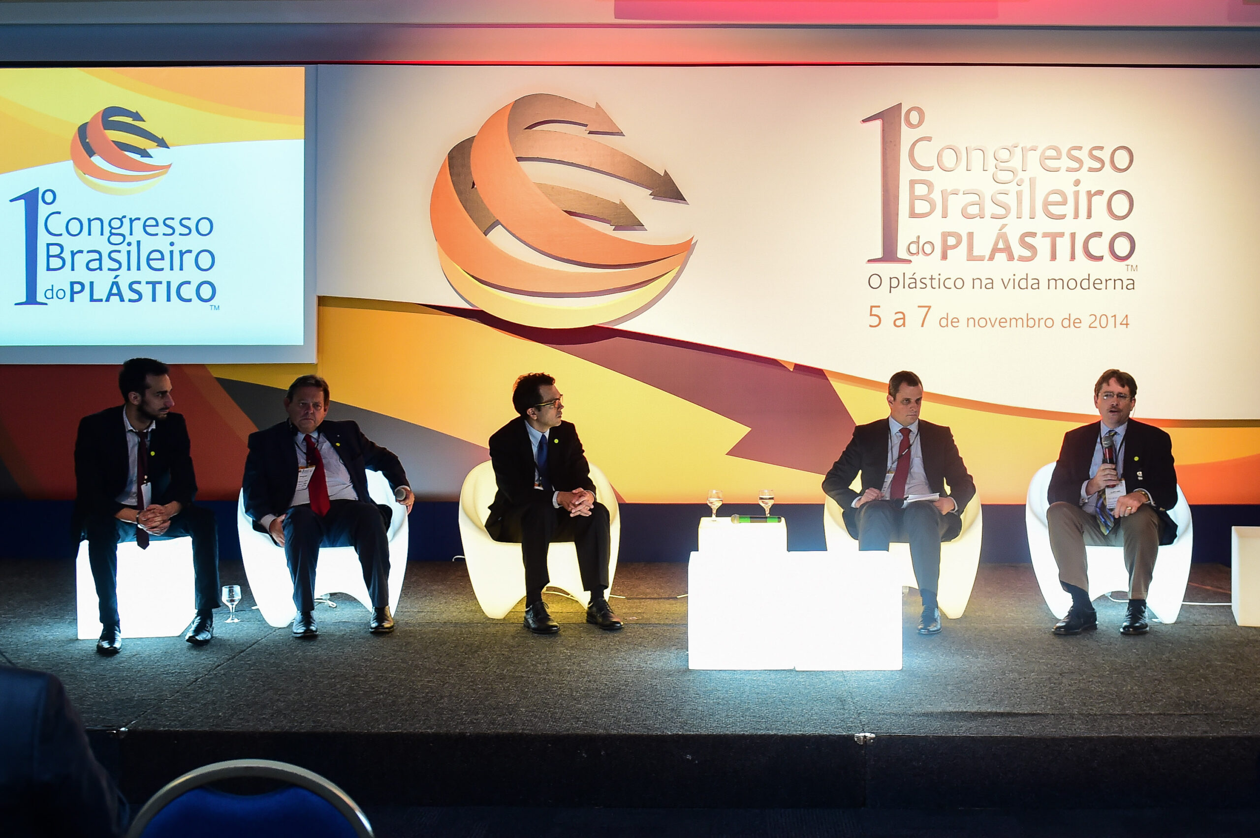 Porto Alegre-RS; 06/11/2014; Primeiro Congresso Brasileiro do Plástico, realizado nos dias 05, 06 e 07 de novembro na FIERGS em Porto Alegre. Foto: Vinícius Costa/ Agência Preview