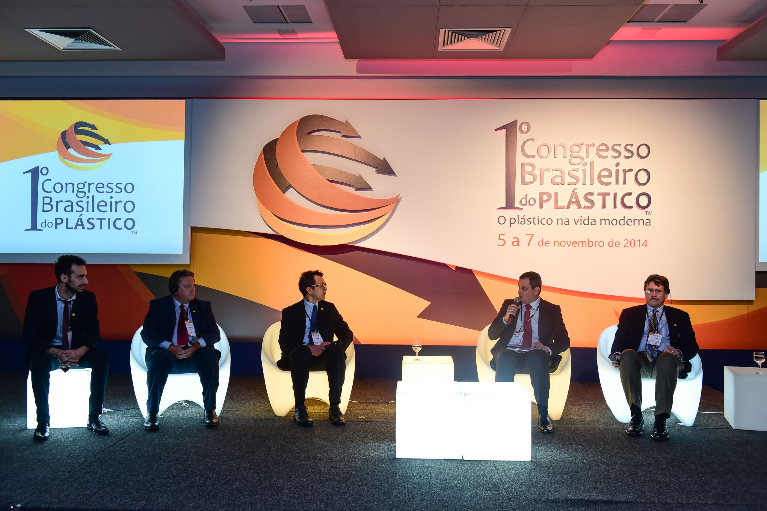 Porto Alegre-RS; 06/11/2014; Primeiro Congresso Brasileiro do Plástico, realizado nos dias 05, 06 e 07 de novembro na FIERGS em Porto Alegre. Foto: Vinícius Costa/ Agência Preview