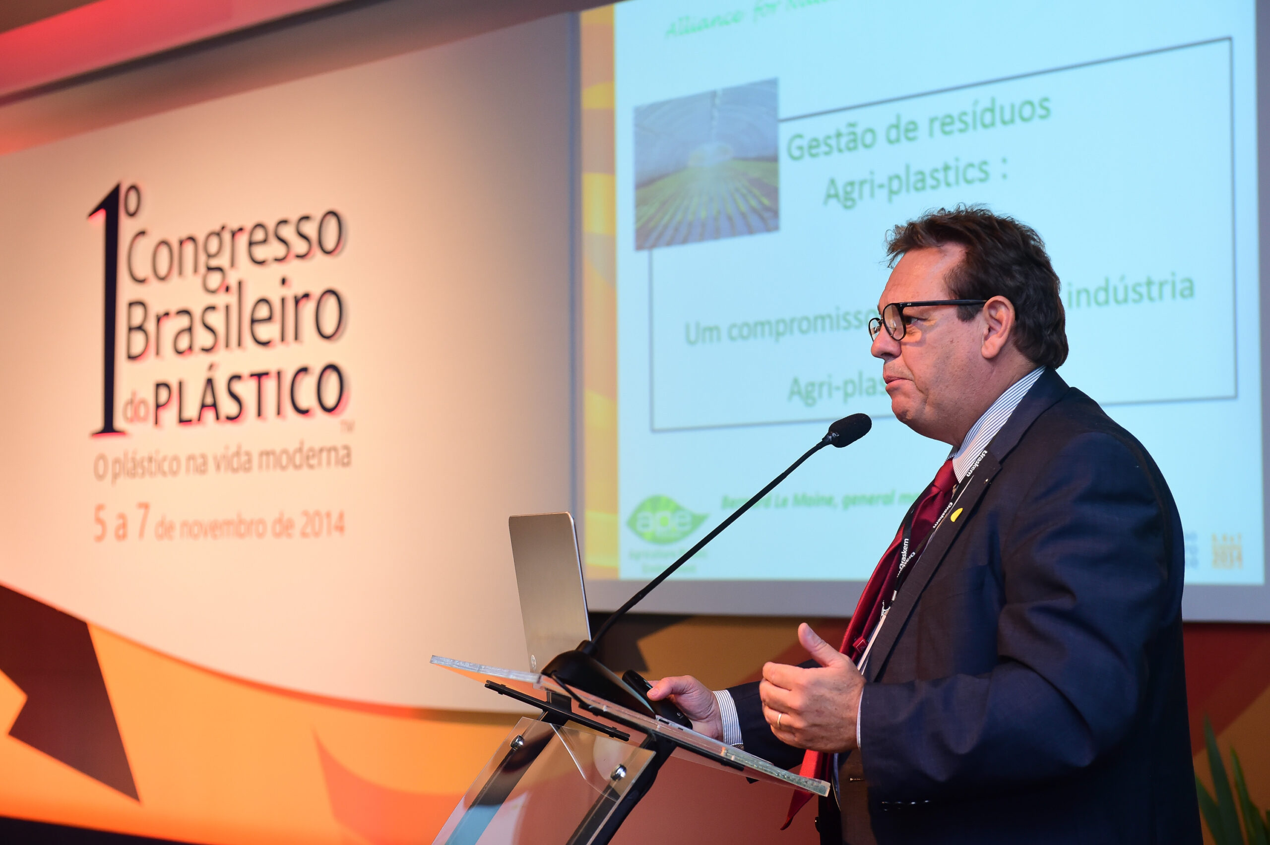 Porto Alegre-RS; 06/11/2014; Primeiro Congresso Brasileiro do Plástico, realizado nos dias 05, 06 e 07 de novembro na FIERGS em Porto Alegre. Foto: Vinícius Costa/ Agência Preview