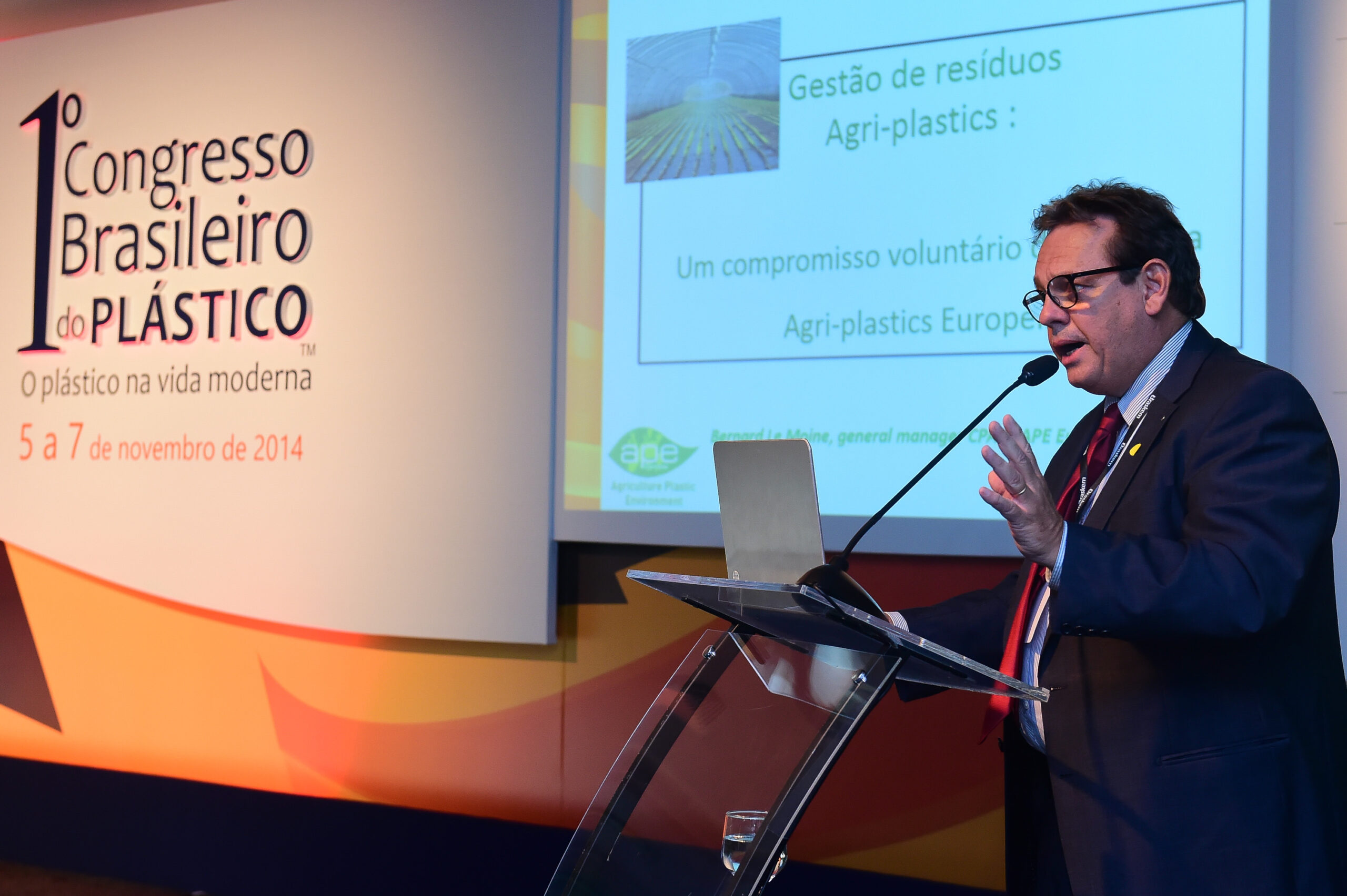 Porto Alegre-RS; 06/11/2014; Primeiro Congresso Brasileiro do Plástico, realizado nos dias 05, 06 e 07 de novembro na FIERGS em Porto Alegre. Foto: Vinícius Costa/ Agência Preview