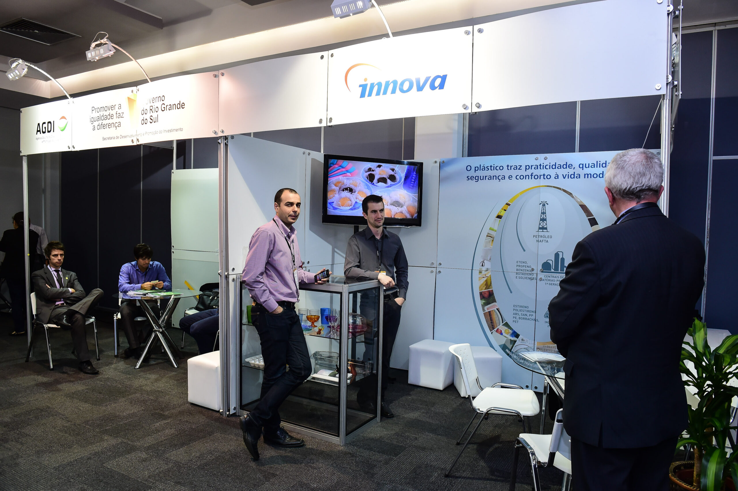 Porto Alegre-RS; 06/11/2014; Primeiro Congresso Brasileiro do Plástico, realizado nos dias 05, 06 e 07 de novembro na FIERGS em Porto Alegre. Foto: Vinícius Costa/ Agência Preview