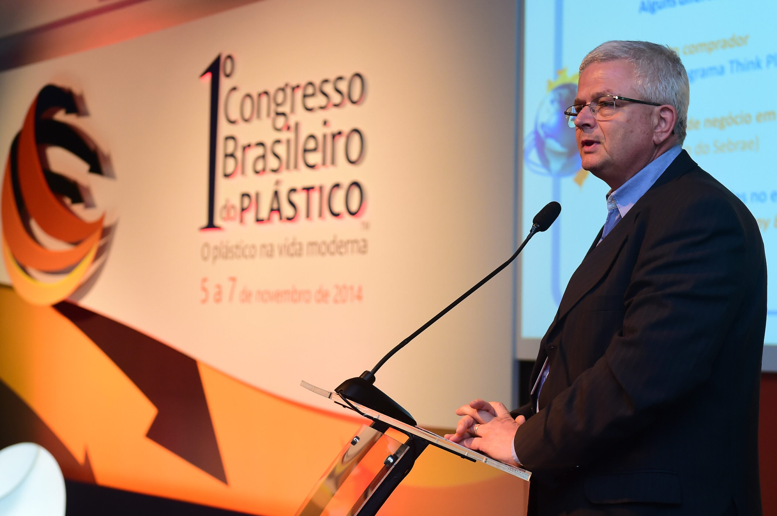 Porto Alegre-RS; 06/11/2014; Primeiro Congresso Brasileiro do Plástico, realizado nos dias 05, 06 e 07 de novembro na FIERGS em Porto Alegre. Foto: Vinícius Costa/ Agência Preview