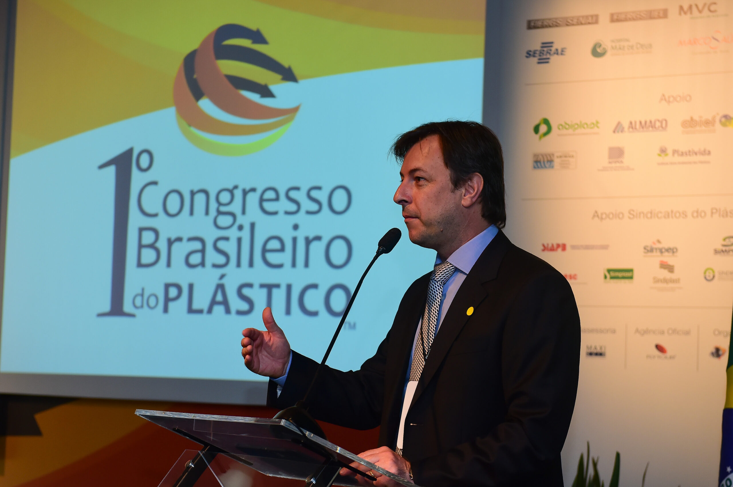 Porto Alegre-RS; 06/11/2014; Primeiro Congresso Brasileiro do Plástico, realizado nos dias 05, 06 e 07 de novembro na FIERGS em Porto Alegre. Foto: Vinícius Costa/ Agência Preview