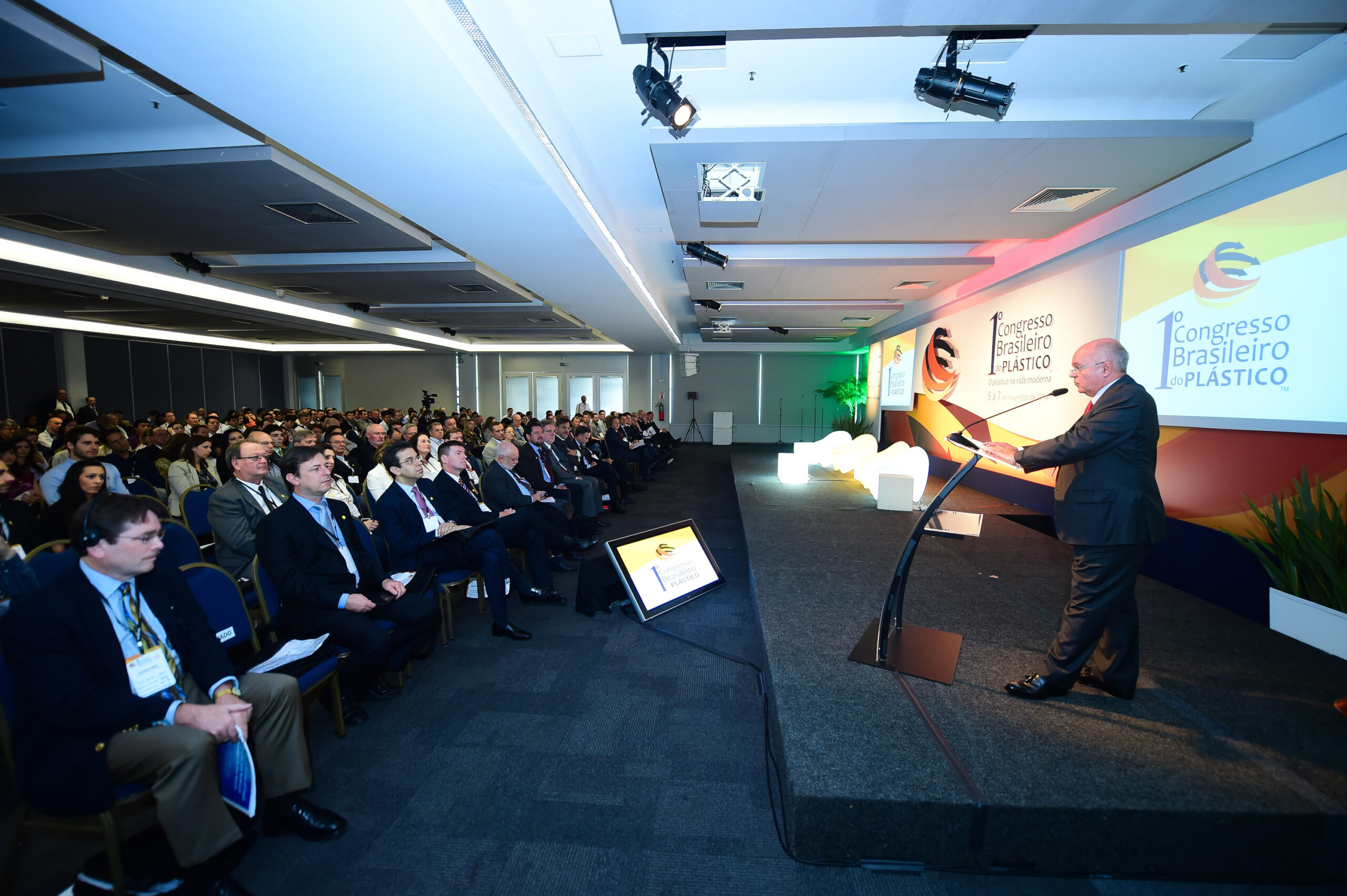 Porto Alegre-RS; 06/11/2014; Primeiro Congresso Brasileiro do Plástico, realizado nos dias 05, 06 e 07 de novembro na FIERGS em Porto Alegre. Foto: Vinícius Costa/ Agência Preview