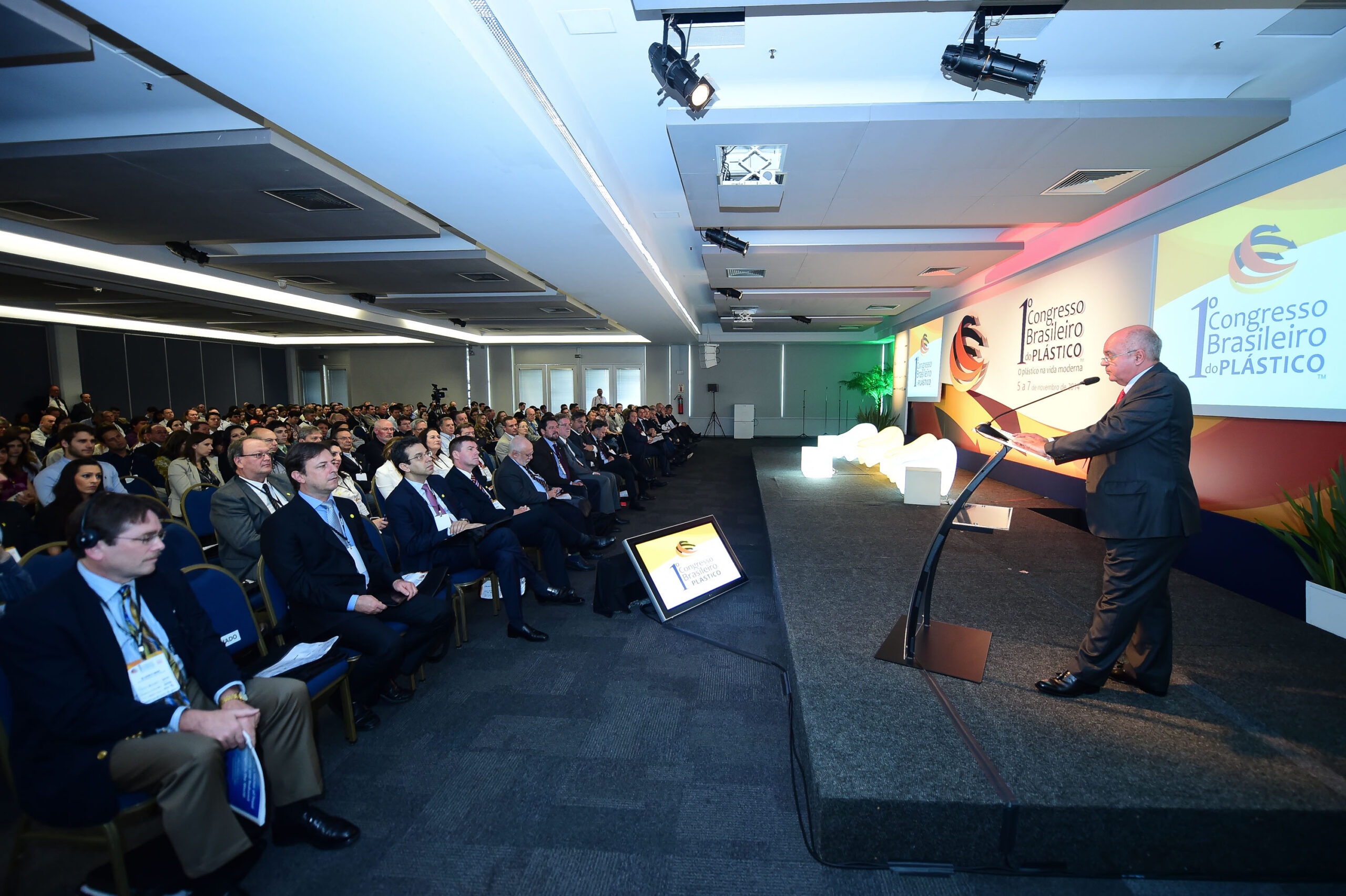 Porto Alegre-RS; 06/11/2014; Primeiro Congresso Brasileiro do Plástico, realizado nos dias 05, 06 e 07 de novembro na FIERGS em Porto Alegre. Foto: Vinícius Costa/ Agência Preview
