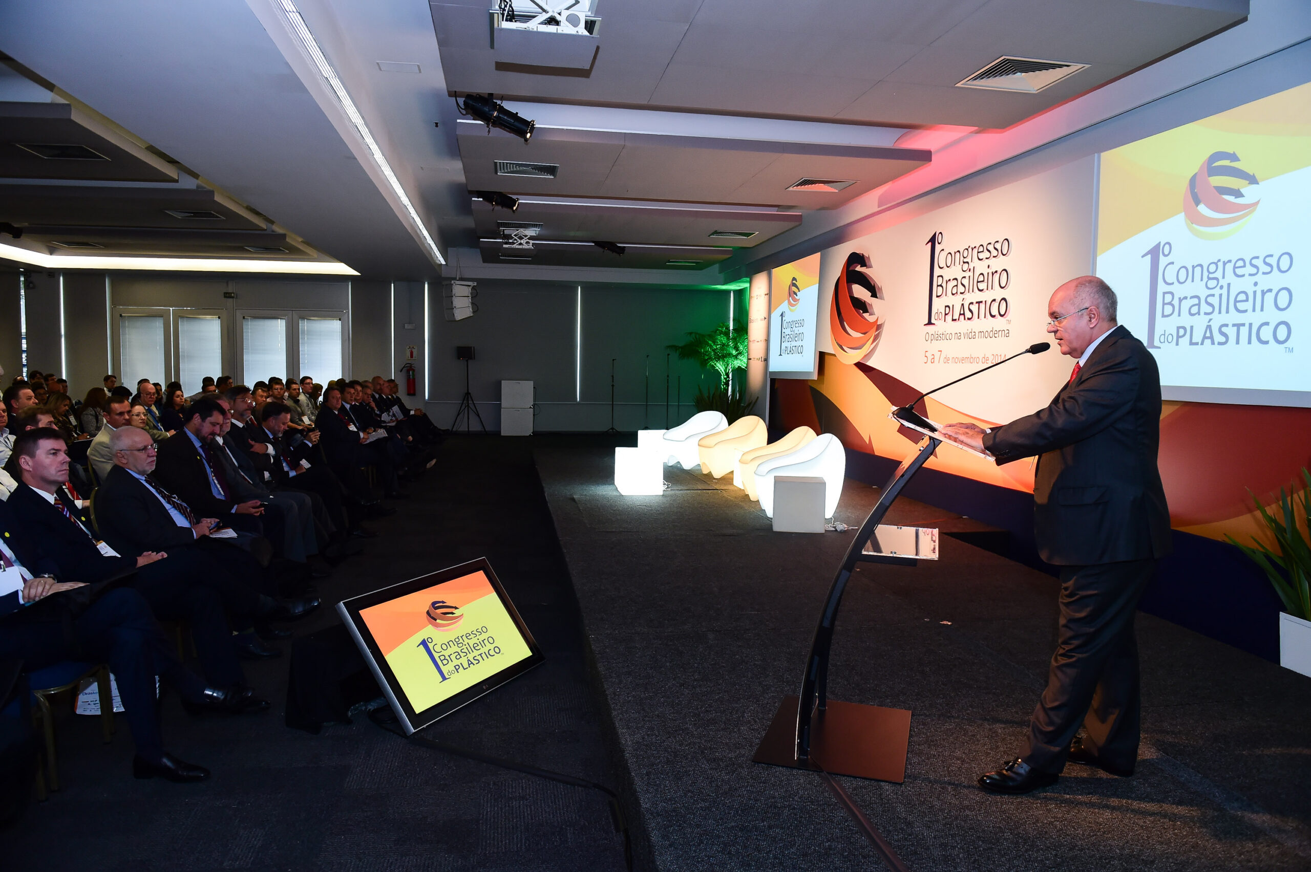 Porto Alegre-RS; 06/11/2014; Primeiro Congresso Brasileiro do Plástico, realizado nos dias 05, 06 e 07 de novembro na FIERGS em Porto Alegre. Foto: Vinícius Costa/ Agência Preview