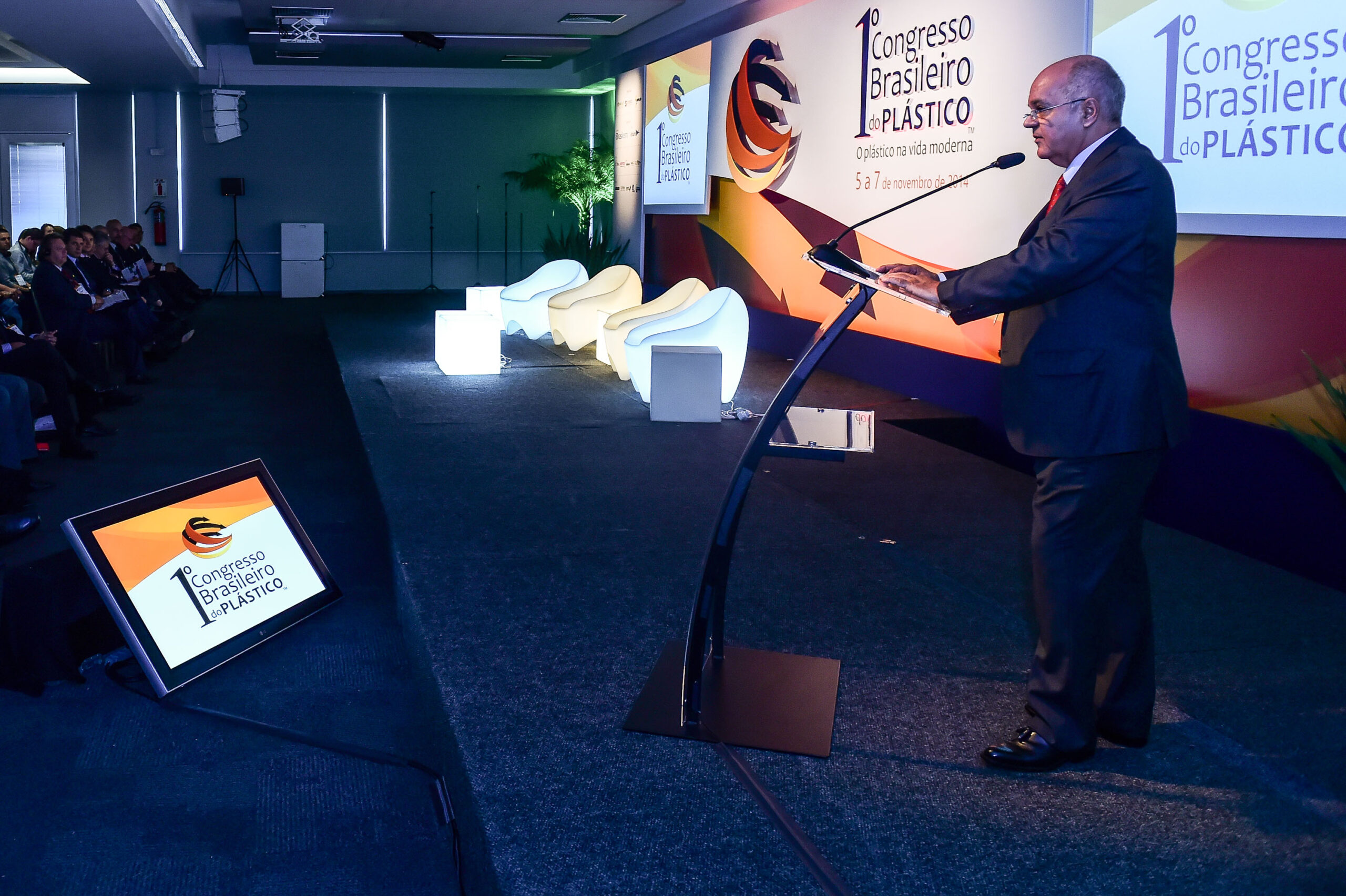 Porto Alegre-RS; 06/11/2014; Primeiro Congresso Brasileiro do Plástico, realizado nos dias 05, 06 e 07 de novembro na FIERGS em Porto Alegre. Foto: Vinícius Costa/ Agência Preview