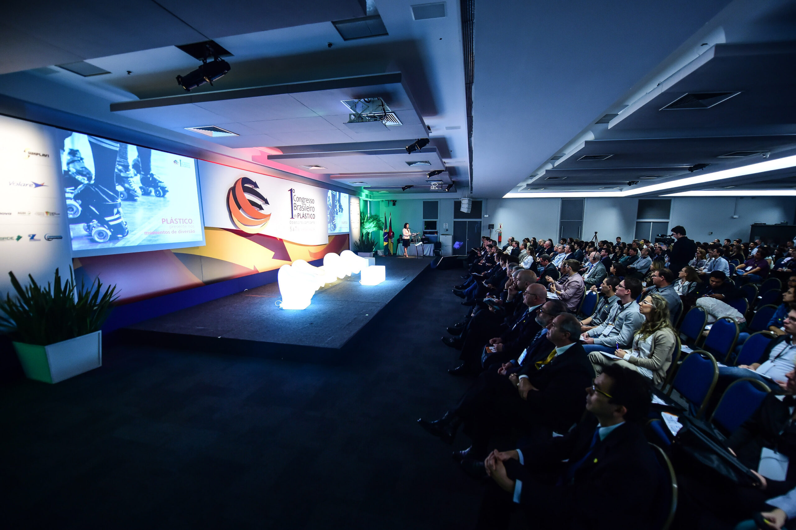 Porto Alegre-RS; 06/11/2014; Primeiro Congresso Brasileiro do Plástico, realizado nos dias 05, 06 e 07 de novembro na FIERGS em Porto Alegre. Foto: Vinícius Costa/ Agência Preview
