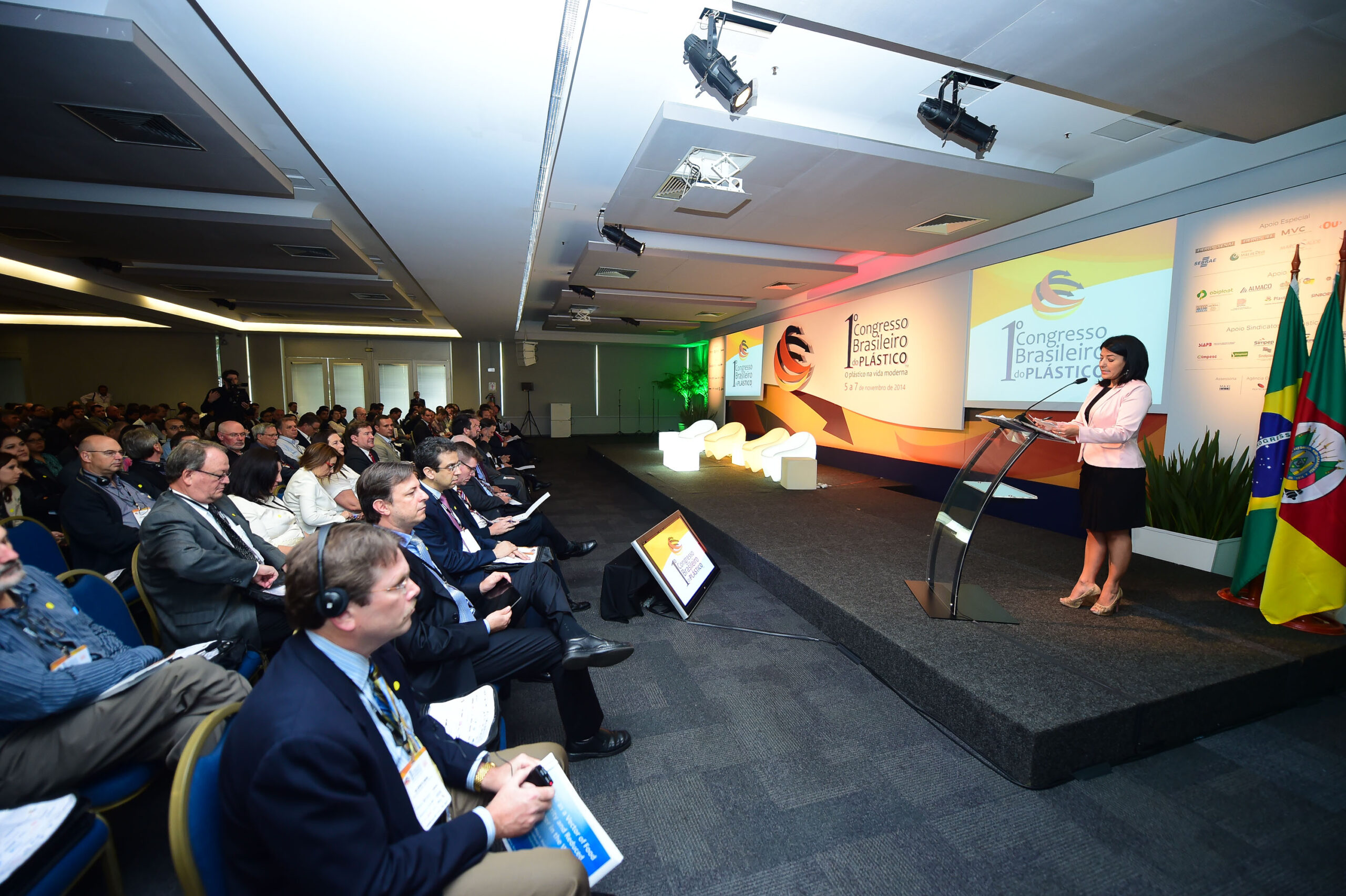 Porto Alegre-RS; 06/11/2014; Primeiro Congresso Brasileiro do Plástico, realizado nos dias 05, 06 e 07 de novembro na FIERGS em Porto Alegre. Foto: Vinícius Costa/ Agência Preview