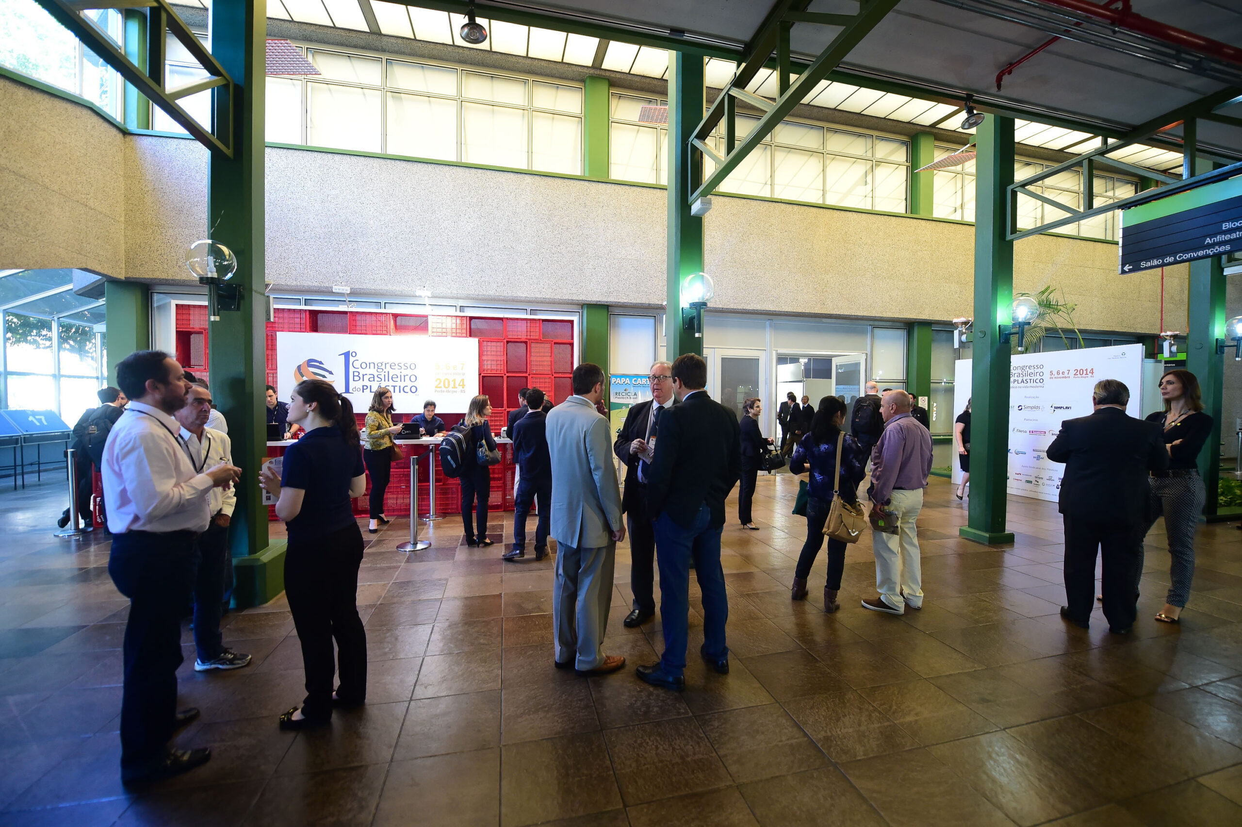 Porto Alegre-RS; 06/11/2014; Primeiro Congresso Brasileiro do Plástico, realizado nos dias 05, 06 e 07 de novembro na FIERGS em Porto Alegre. Foto: Vinícius Costa/ Agência Preview