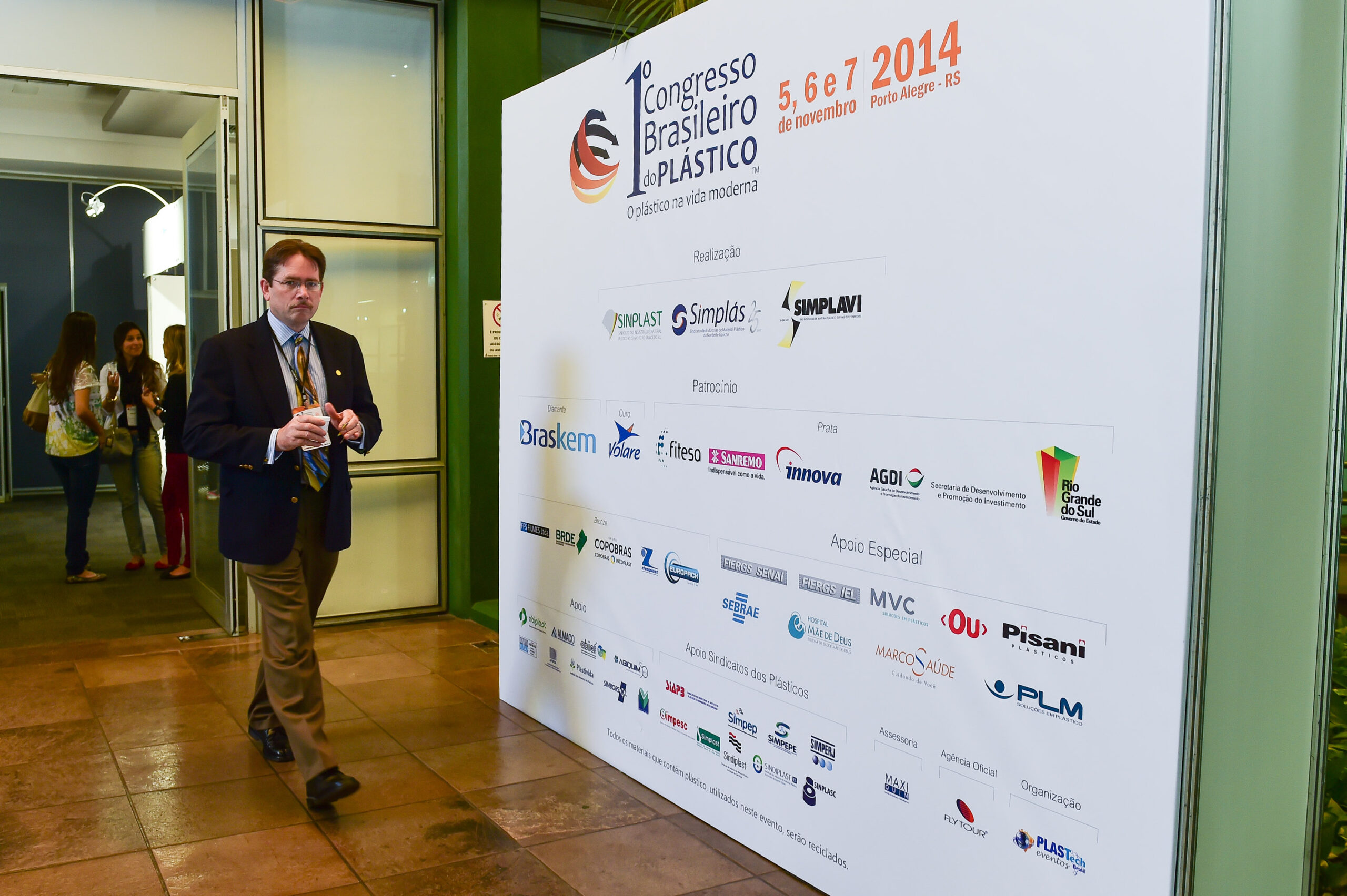 Porto Alegre-RS; 06/11/2014; Primeiro Congresso Brasileiro do Plástico, realizado nos dias 05, 06 e 07 de novembro na FIERGS em Porto Alegre. Foto: Vinícius Costa/ Agência Preview